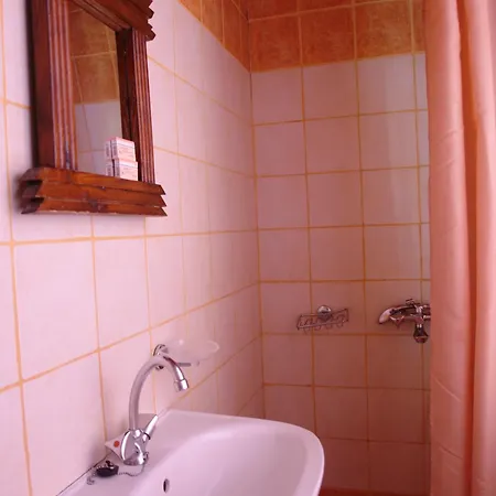 Earini And Χανιά