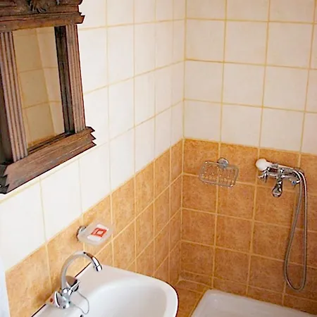 Διαμέρισμα Earini And *