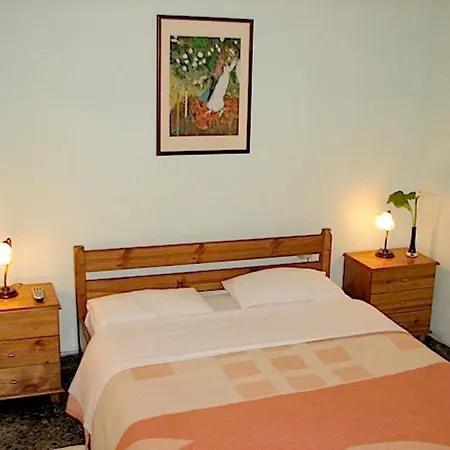 Earini And Χανιά