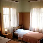 Apartament Earini And